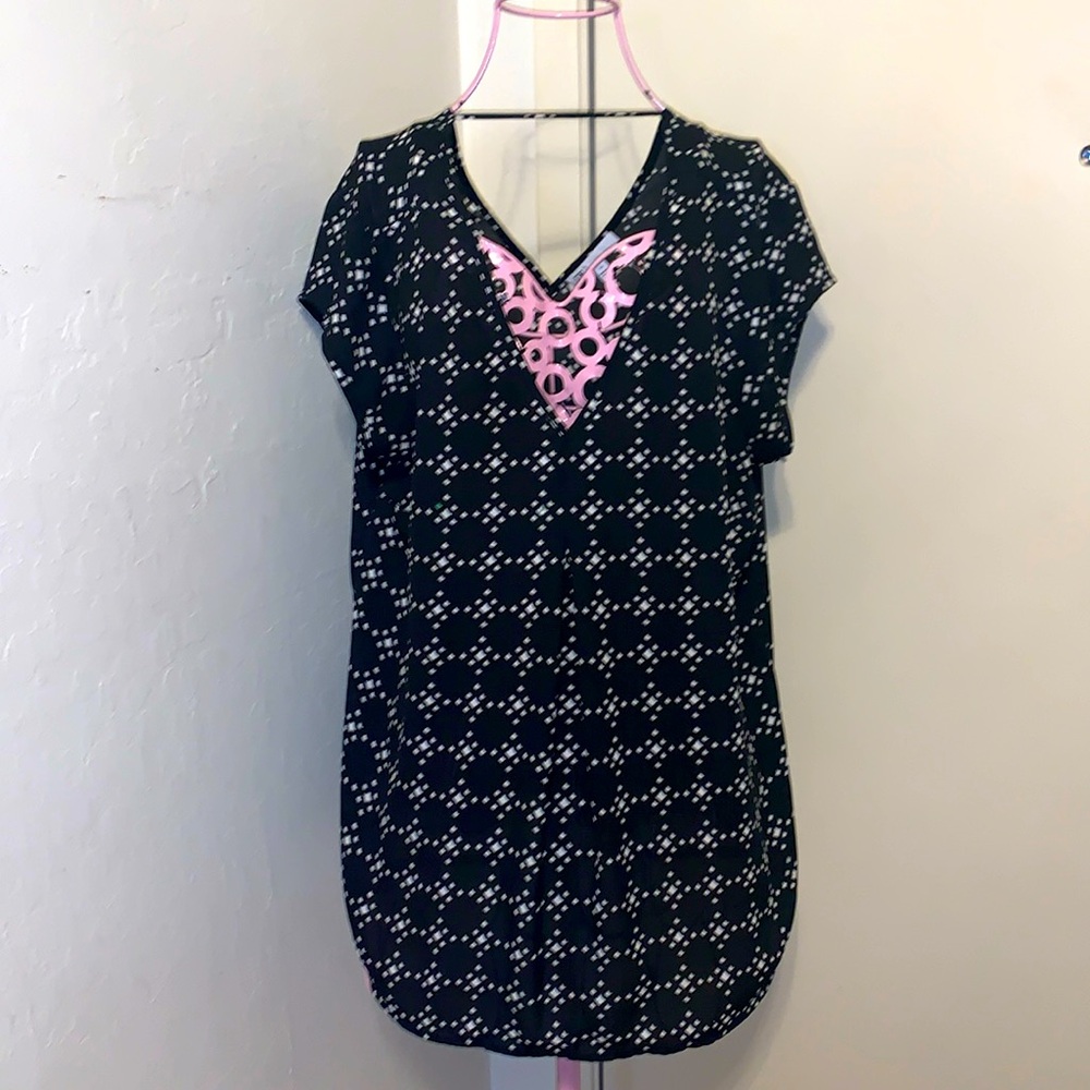 -DR2 Black/White pattern S/S Blouse-Medium (8-10) As Is